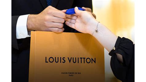 louis vuitton jobs salary.